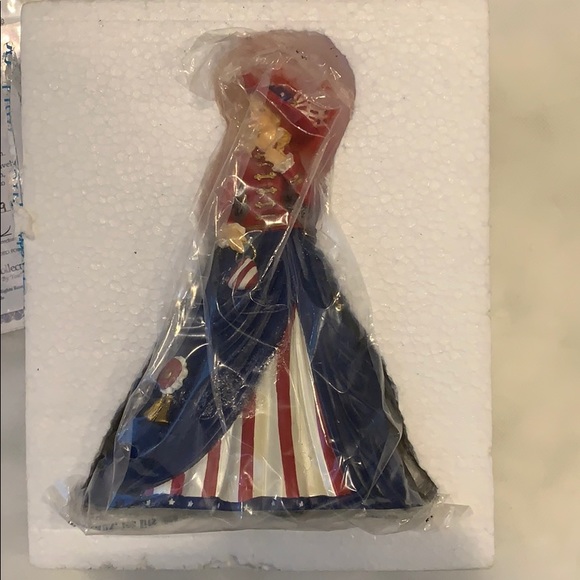 Thomas Kinkade Freedom in Fashion Figurine